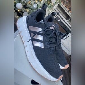 Women’s Adidas Swift Run 23 Black Champagne Running Sneakers Size 8